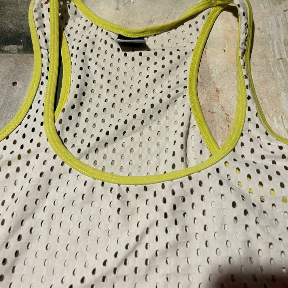 Nike white/yellow active sports  bra/shirt size medium - Picture 4 of 8